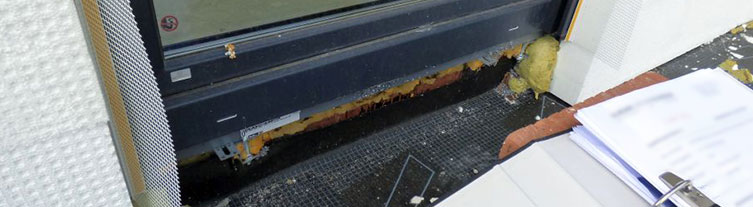 Beispiel fehlerhafter Anschluss der Dachterrassenabdichtung an ein Fenster